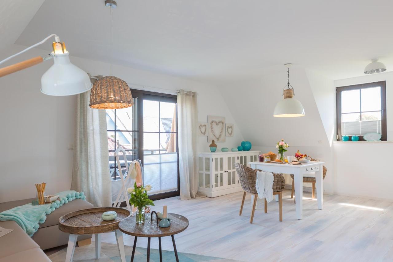 Ferienwohnungen Haus Am Strand Цингст Экстерьер фото